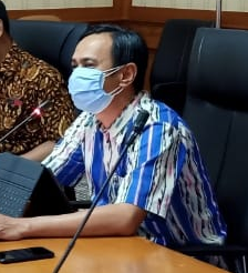 Kabag PBJ Setdakab Kubar Leonard Yudiarto, SE memimpin rapat pengarahan Tim Kerja